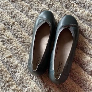 NEW Vionic Carroll Flats
